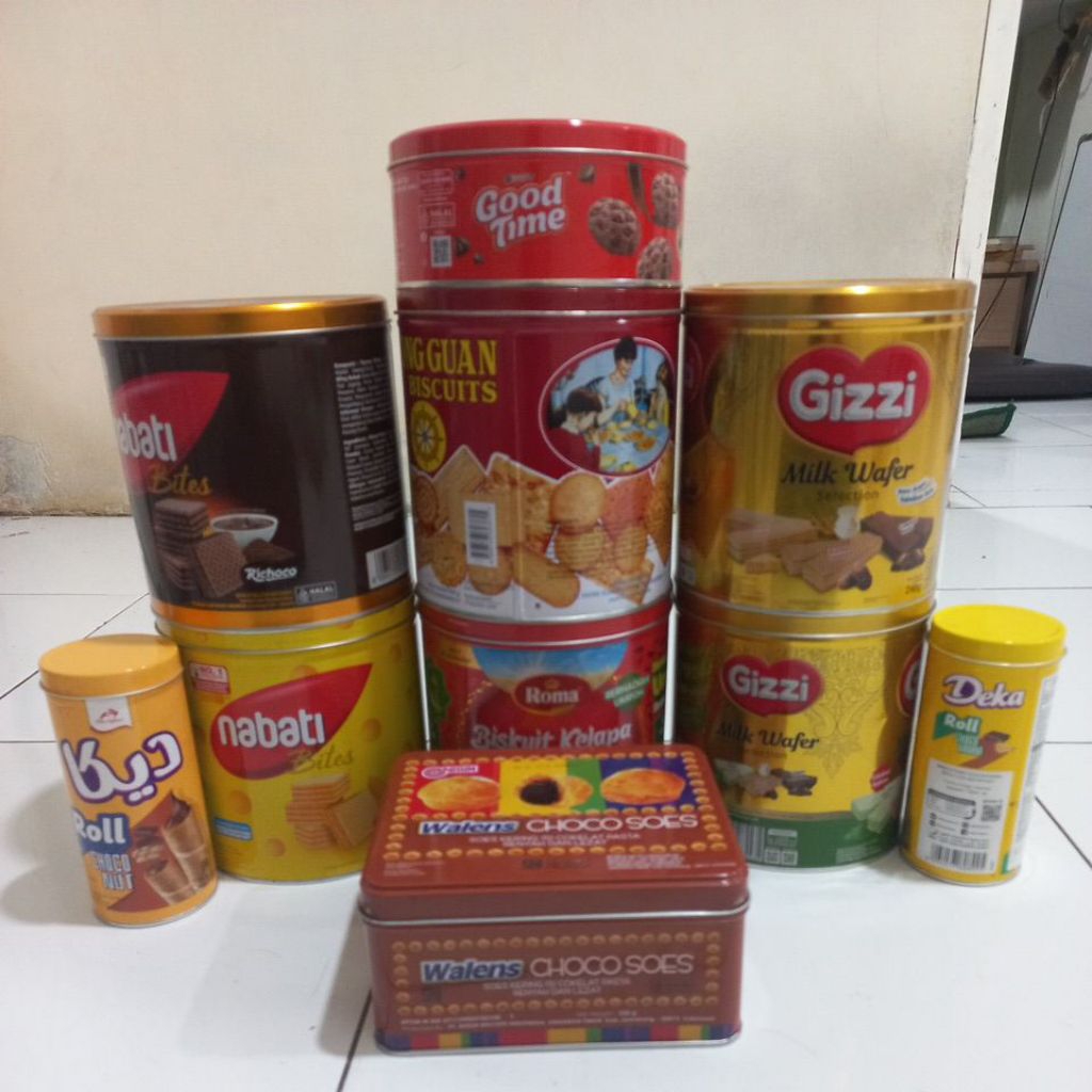 Kaleng Bekas Biskuit Berbagai Merek
