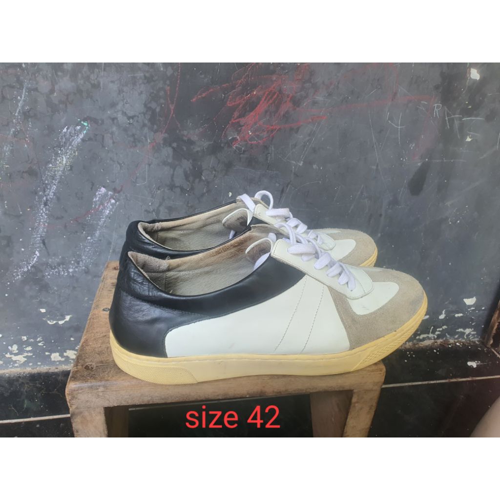 sepatu seken 42
