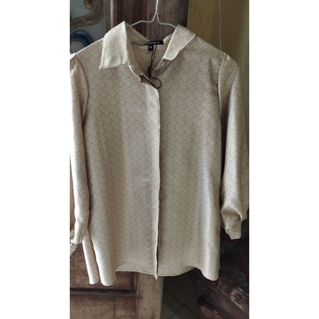 preloved pl blouse atw kemeja jaguard Buttonscarves BS warna Tan cream tua