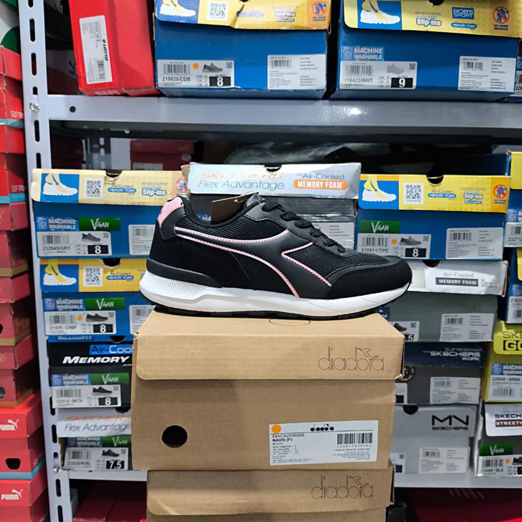 Sepatu Diadora Navis "Black/Pink"