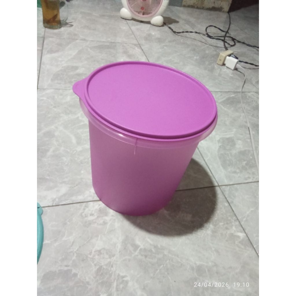 crispy cryspy canister 5L Tupperware