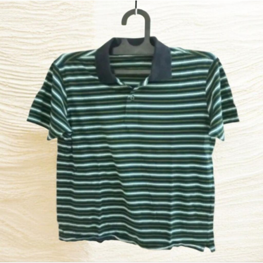 Kaos Berkerah Pria. Merk Uniqlo