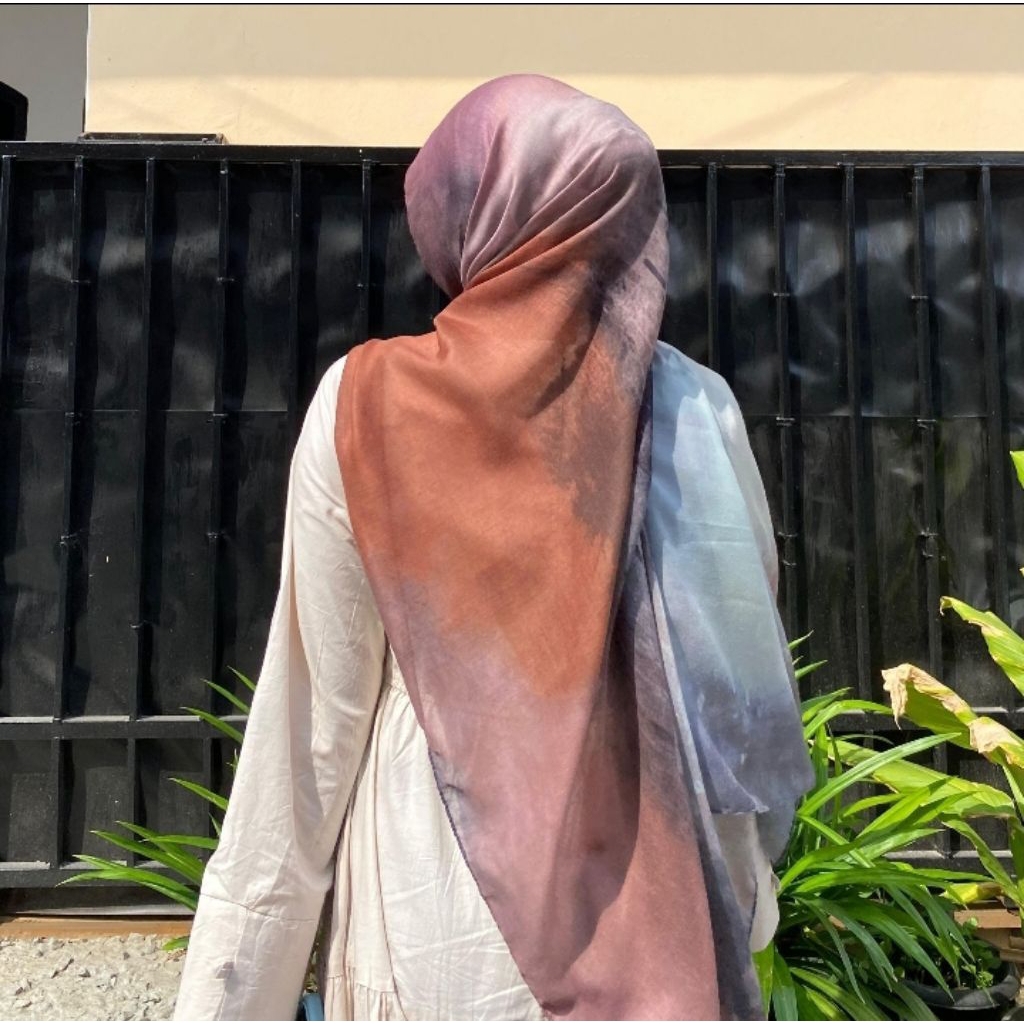 [Preloved] Pashmina Printed Amber Glow by Luxor