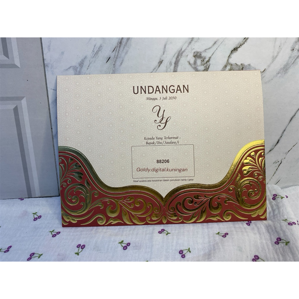 Undangan Pernikahan Model Amplop Undangan Mewah Model Amplop Motif Timbul Warna Maron Gold