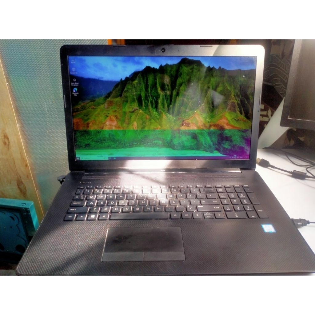 Laptop Seken HP 17,3 inchi Core I5 Gen 8 Ram 8 GB