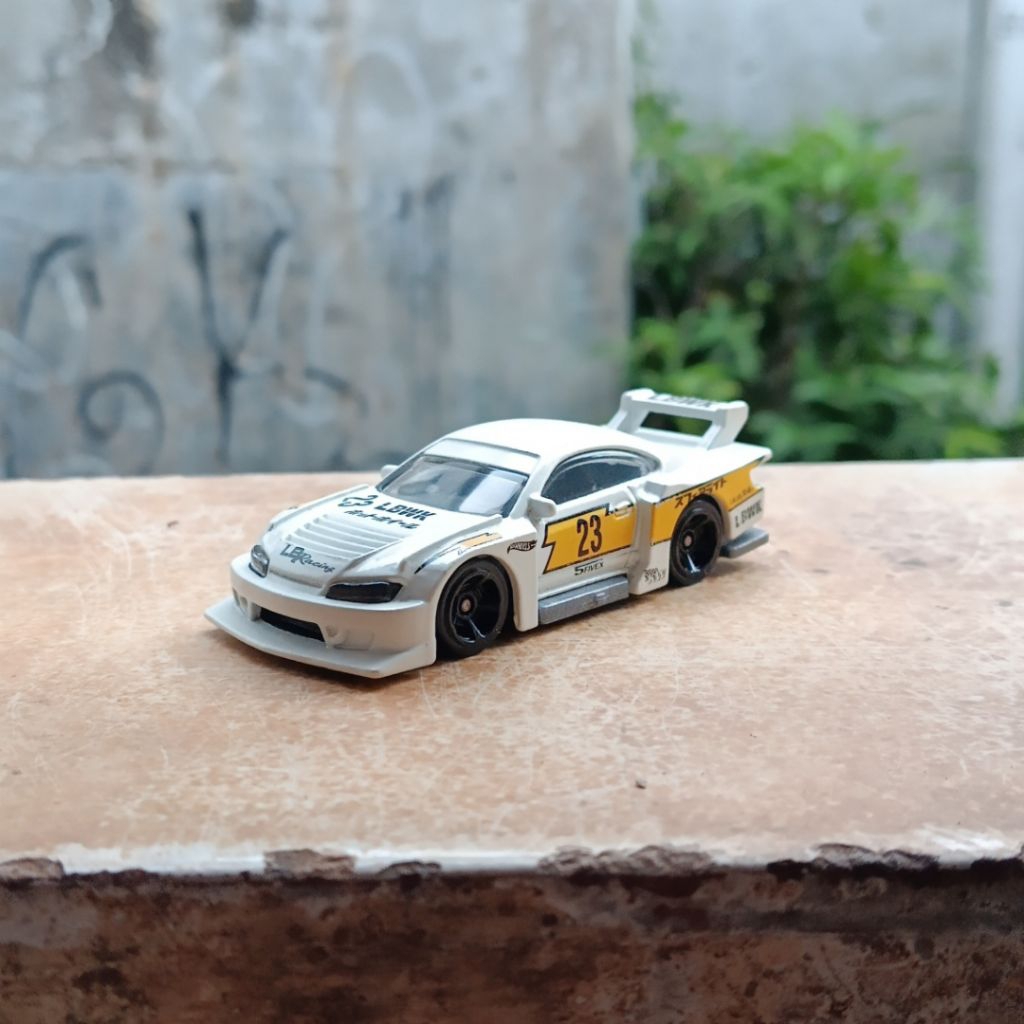 Hot Wheels Reguler Nissan Silvia S15 LBWK White