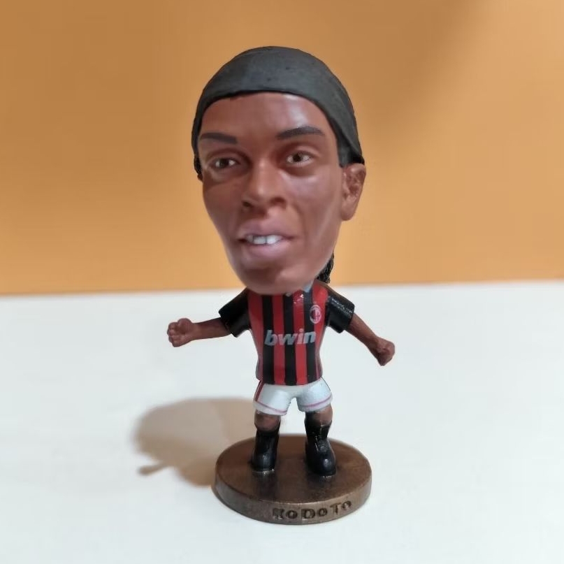 Action Figure Ronaldinho AC Milan 2009/2010 new model  original soccerwe