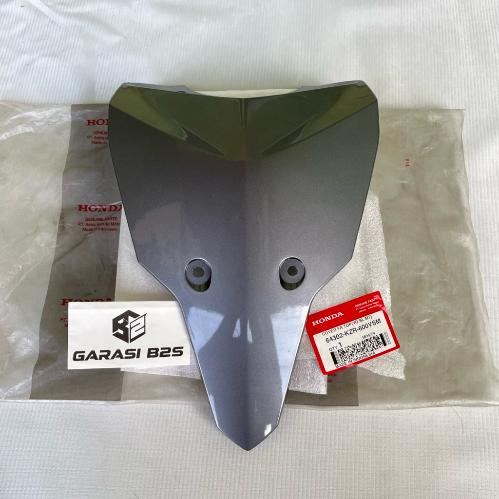 64302-KZR-600VSM Cover Front Top Cover Dasi Kecil Plat Nomor Depan Vario 125 Old Lama Silver Abu Ori