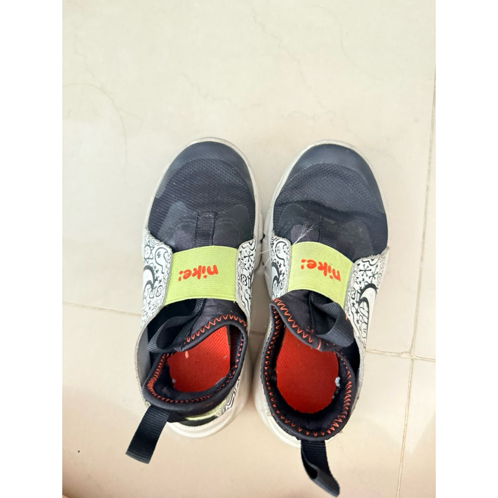 (SECOND) NIKE KIDS BLACK FOR SCHOOL UNISEX ORIGINAL NO BOX