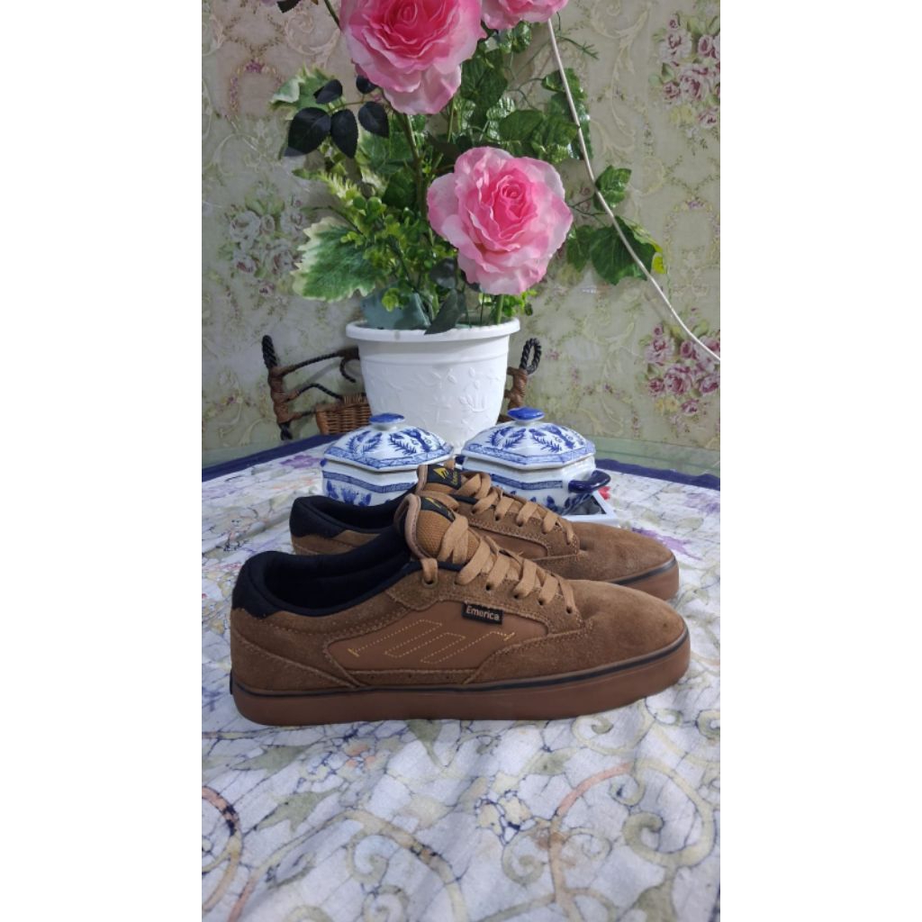 sepatu Emerica