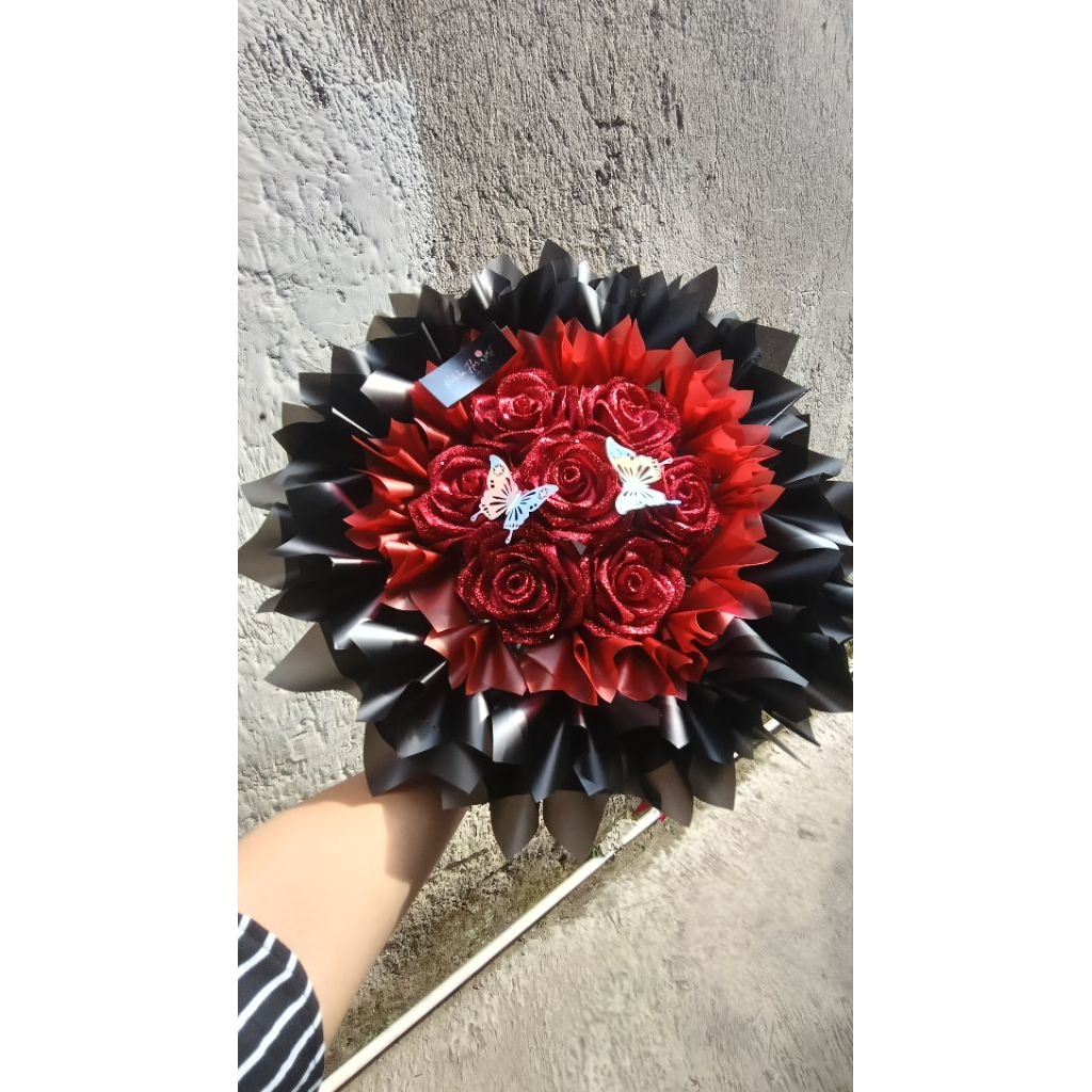 BUKET BUNGA SATIN MERAH HITAM