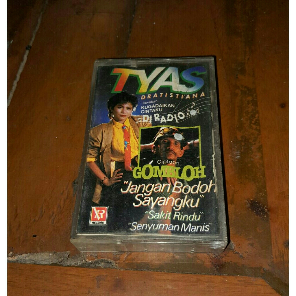Kaset pita Tyas Gombloh