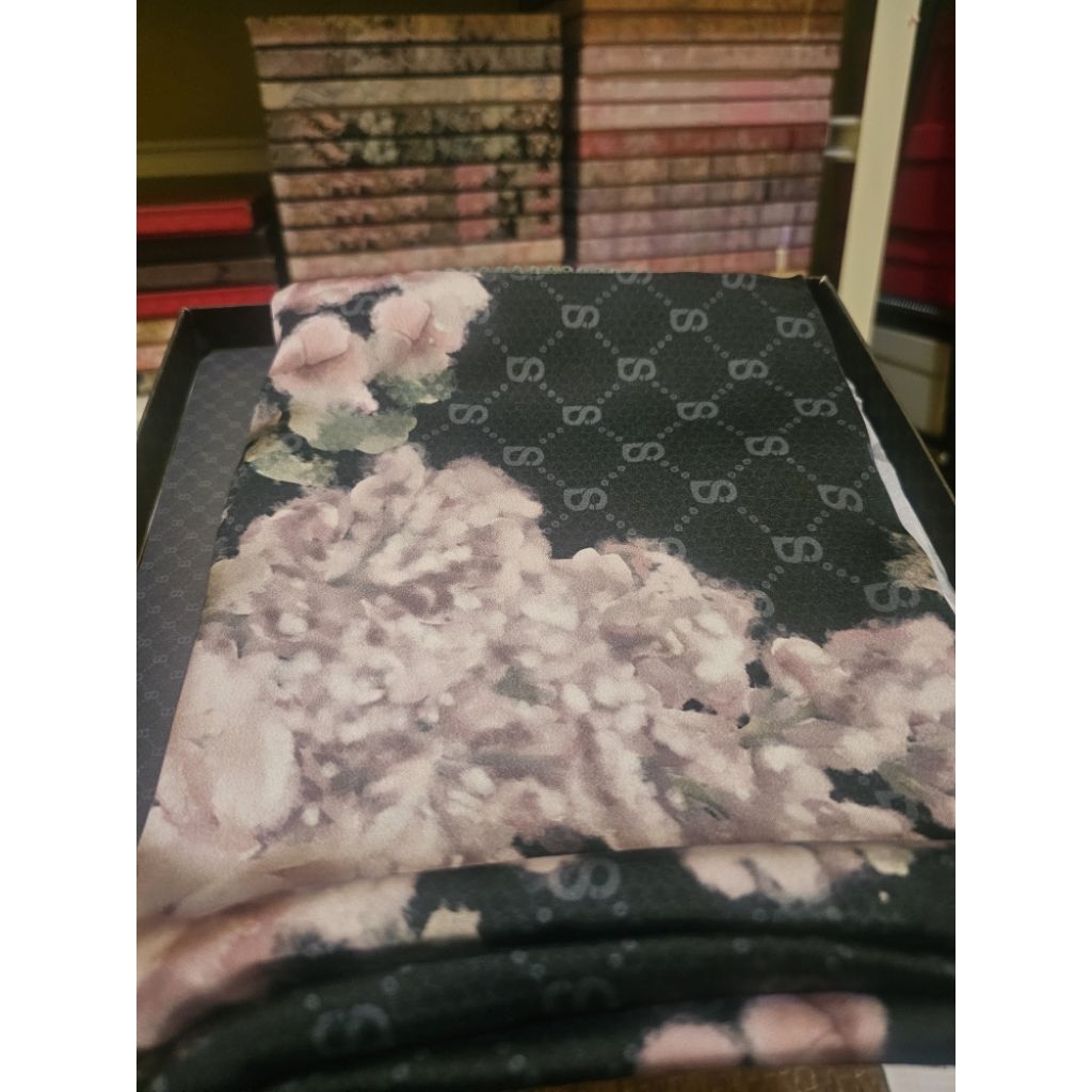 NEW (split 195)  Buttonscarves Hydrangea Noir Satin Shawl