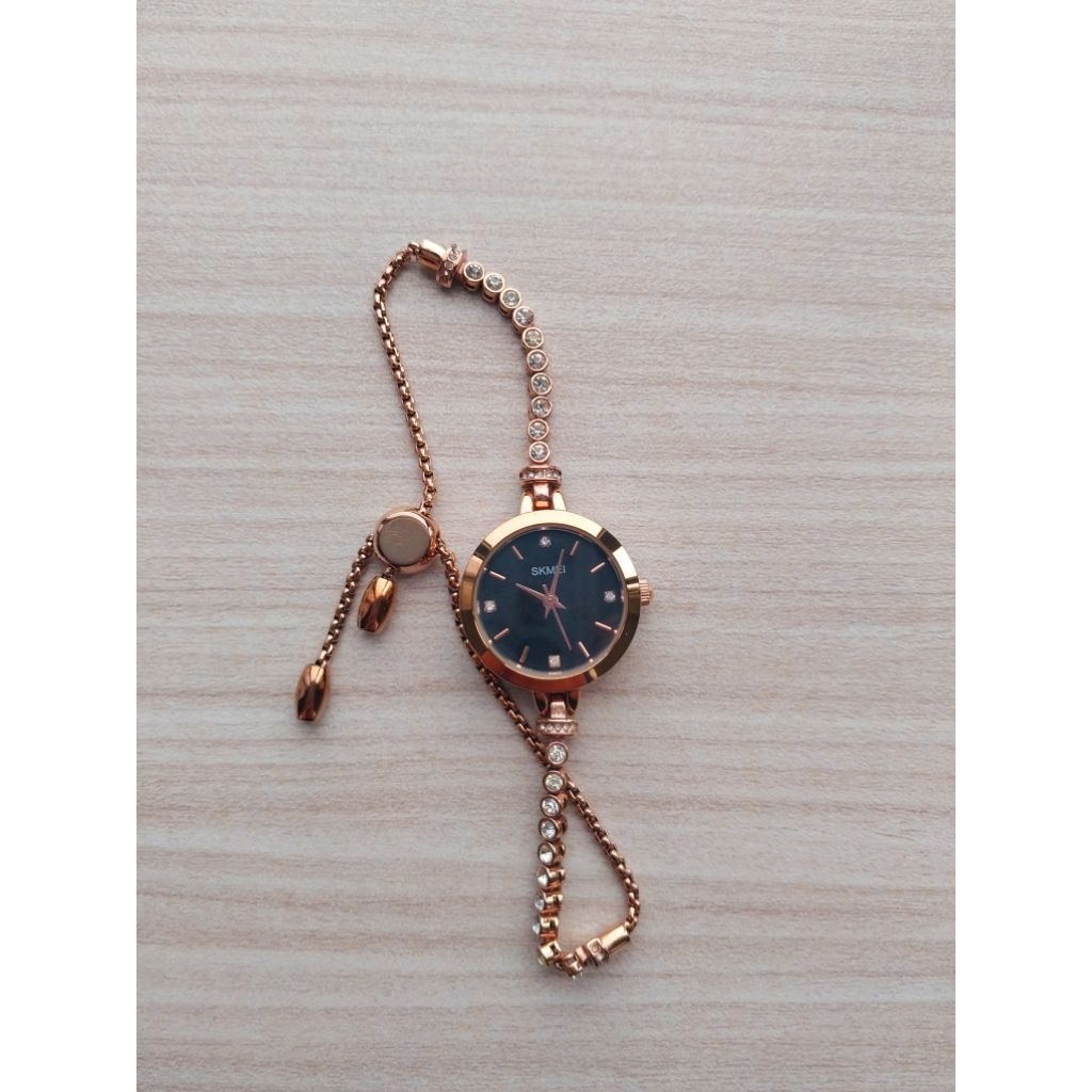Jam Tangan Serut SKMEI - Jam Tangan Wanita Serut - Jam Analog Tali Serut SKMEI PRELOVED