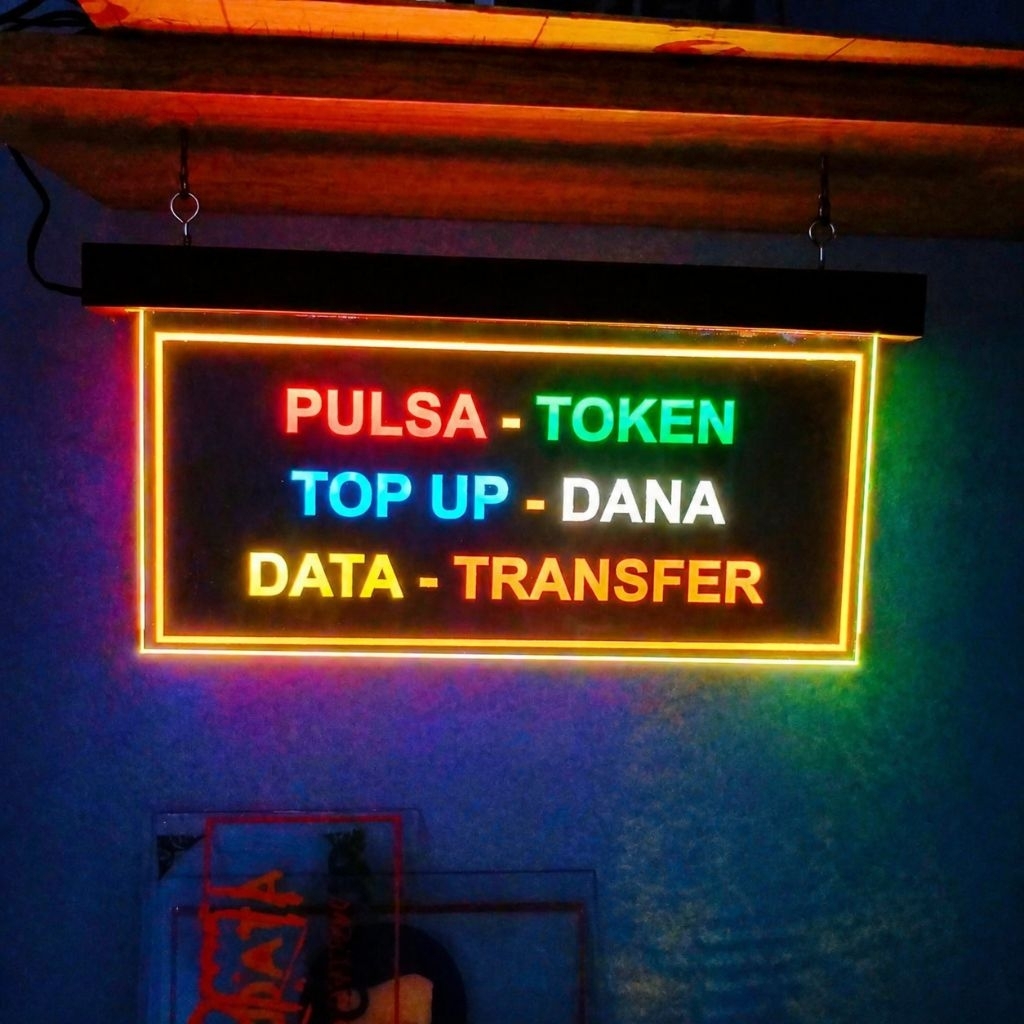 lampu tulisan PULSA TOKEN DATA DANA TOP UP TRANSFER new bahan akrilik dimensi 30x17 cm colokan usb p