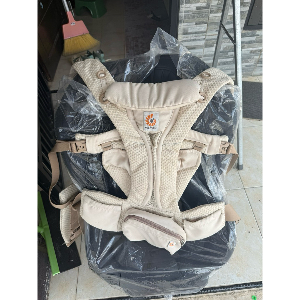GENDONGAN ERGOBABY OMNI BREEZE