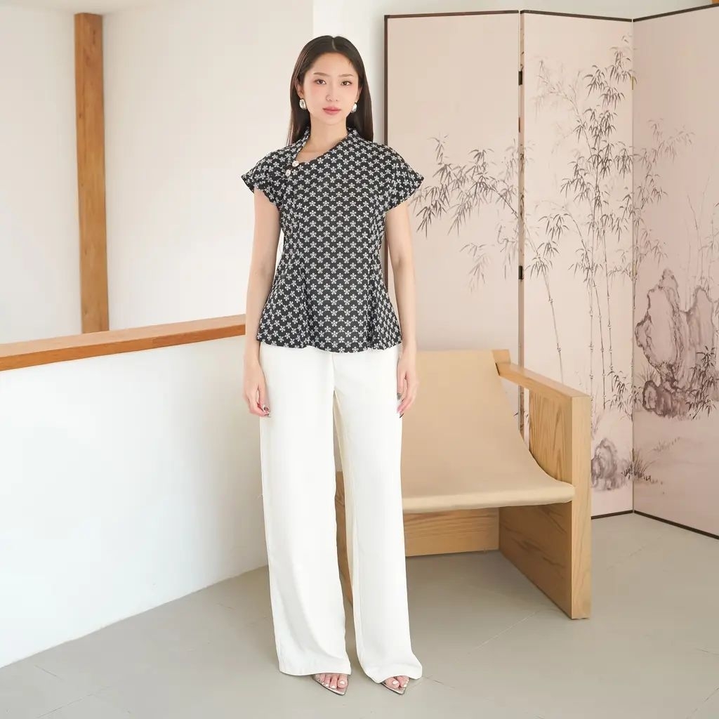 Vira Blouse Katun Bolong Bordir