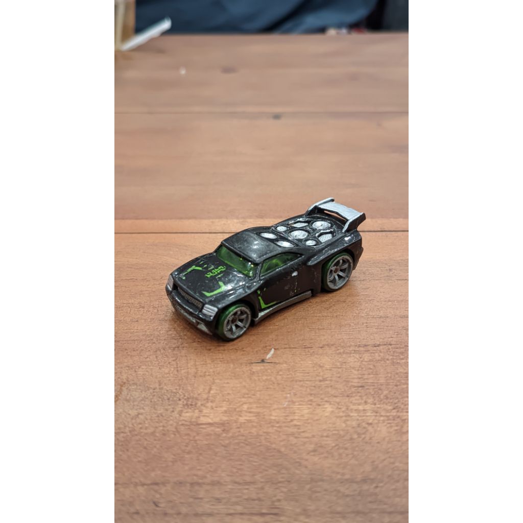 HOTWHEELS ACCELERACERS BASSLINE HOT WHEELS WHEEL ACCELERACER TEKU DRONES