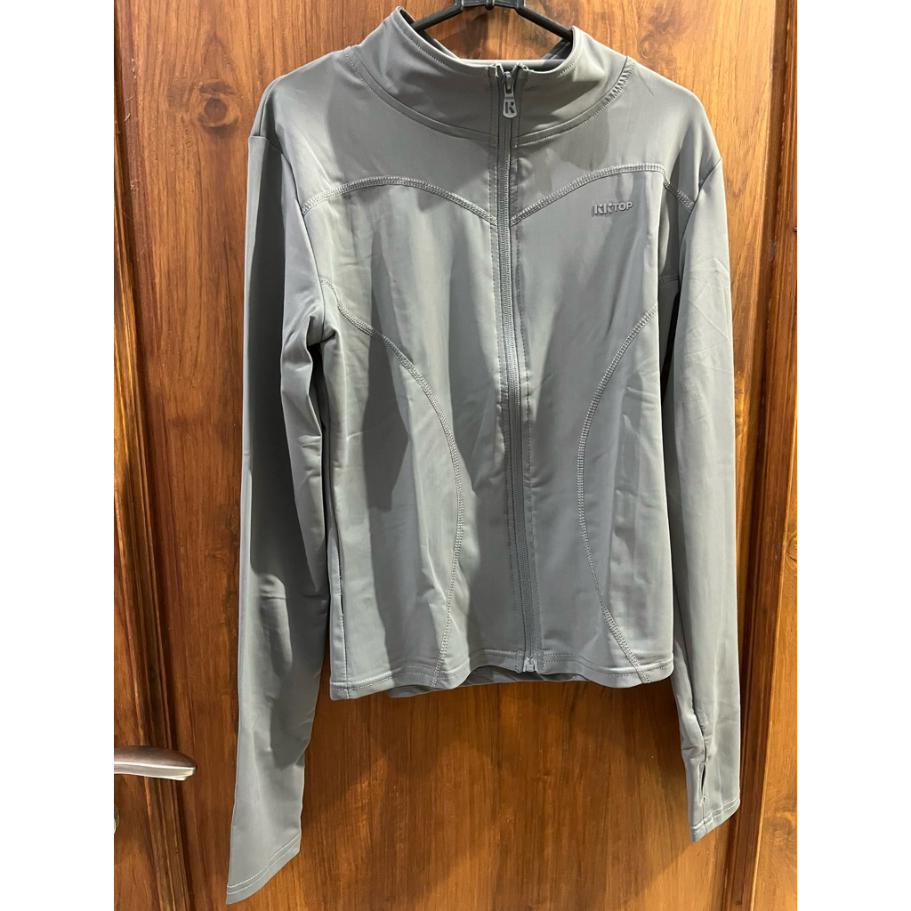 preloved jaket olahraga