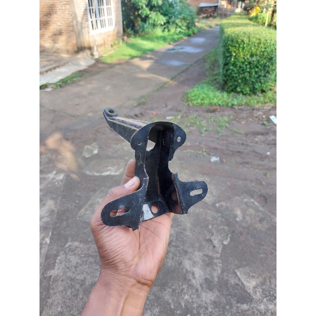 Pangkon Dudukan Lampu Belakang Yamaha RS100 Rs Original