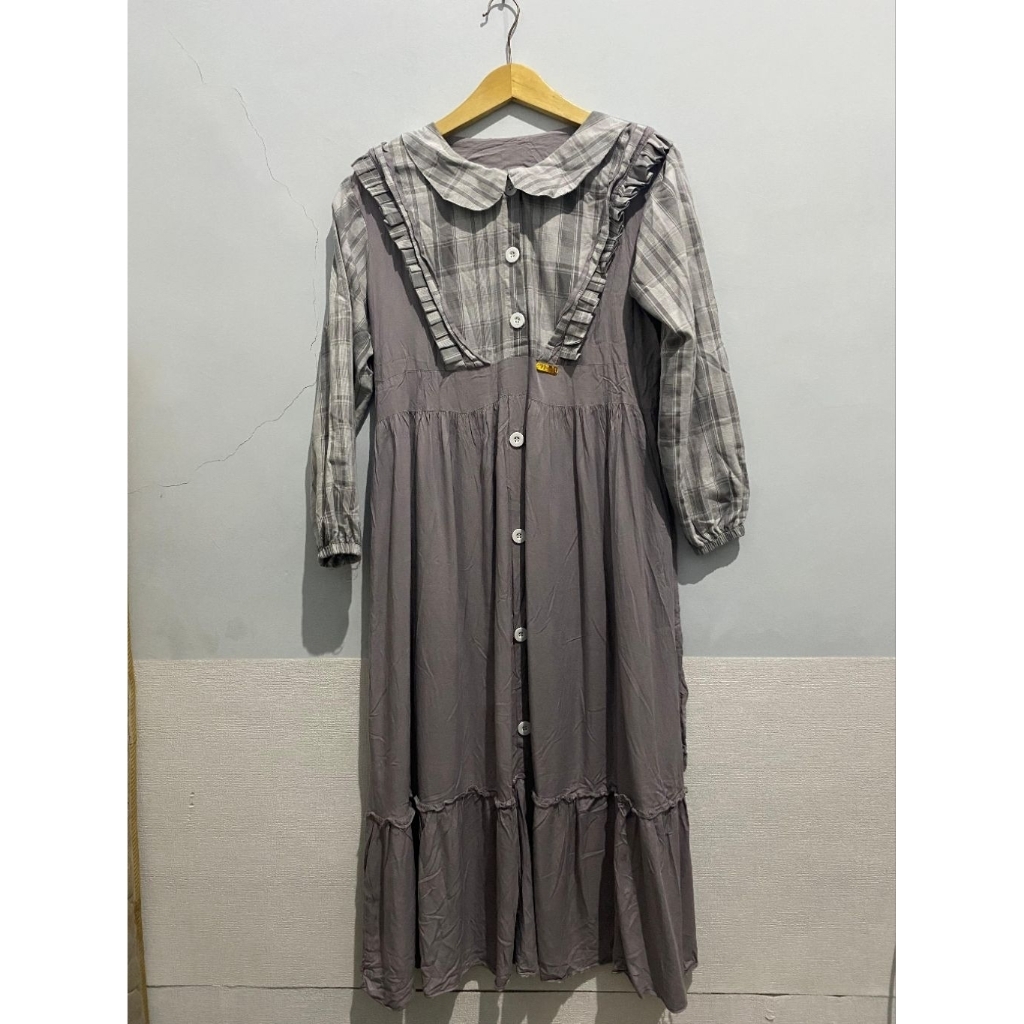 Gamis abu wanita