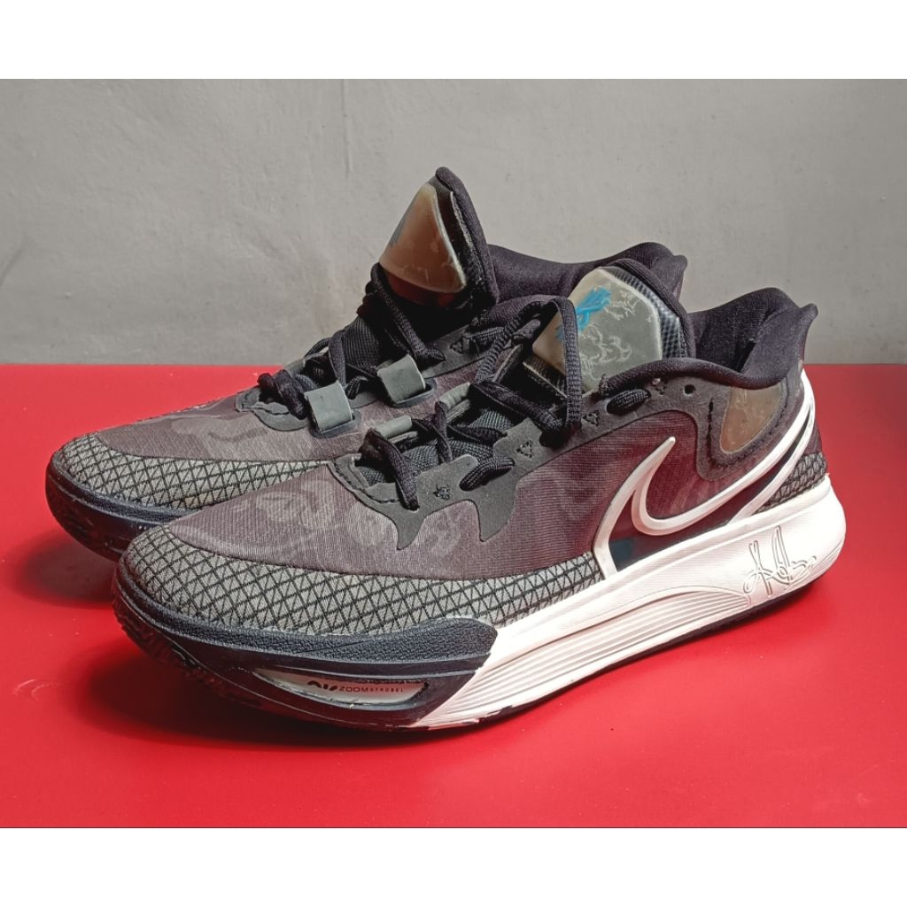 nike kyrie 8 size 43