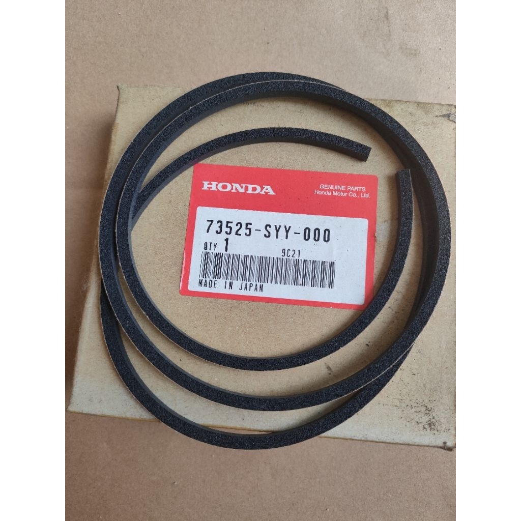 karet kaca quarter freed