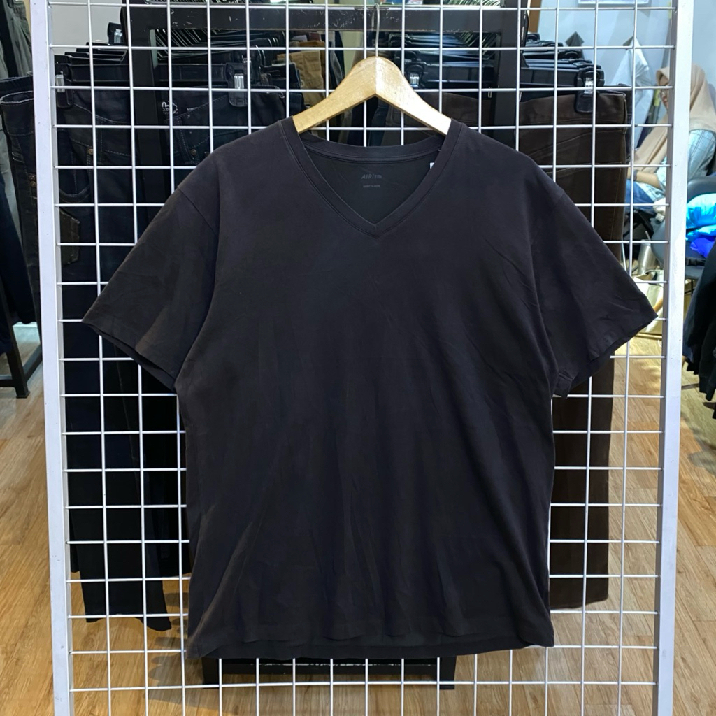 Uniqlo V Neck Airism Tee. #Ks1331