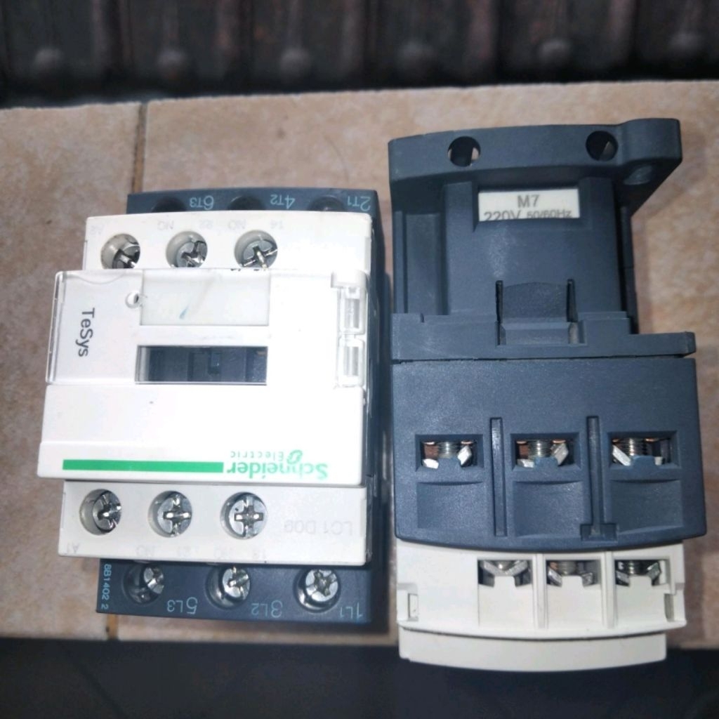 KONTAKTOR LC1D09..LC1D12..LC1D18..220V