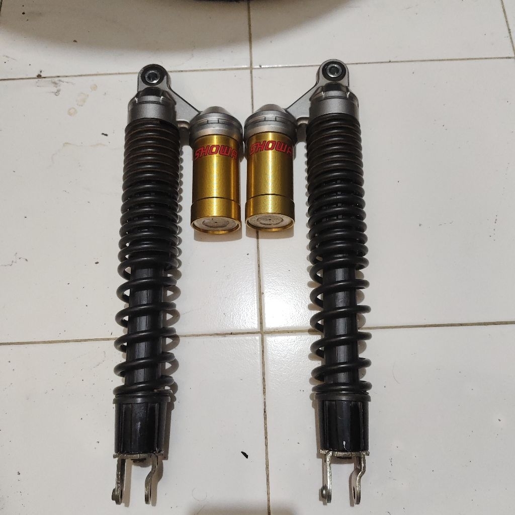 shock belakang honda adv 160 original (showa)