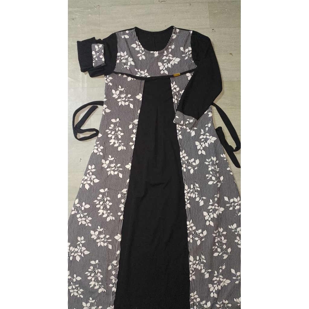 Gamis Wanita Maxy Garis Hitam Putih