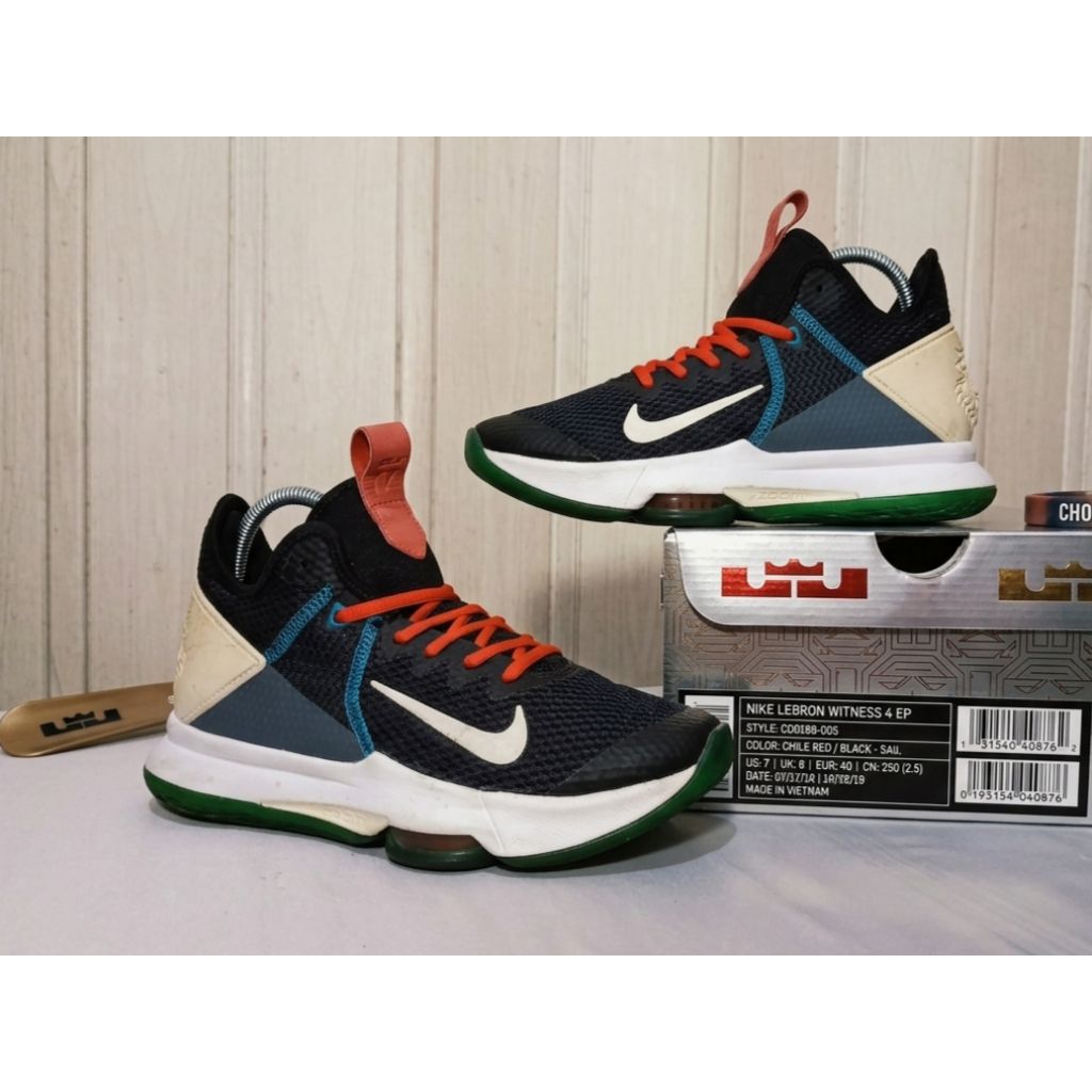 Sepatu Nike LeBron Witness 4