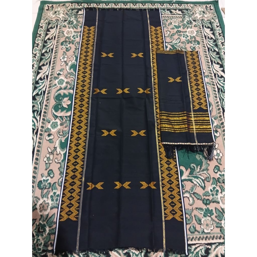 Set Rok Hitam Legot Tanpa Rumah adat