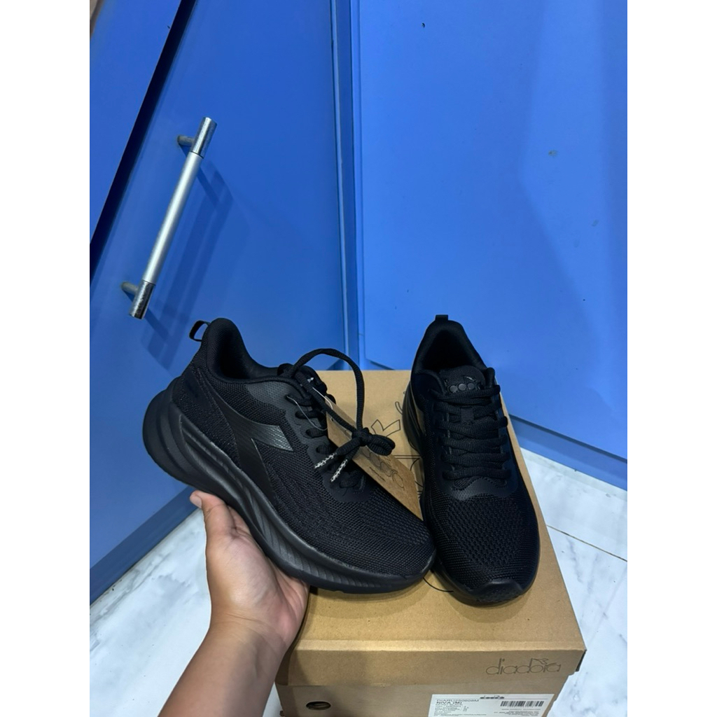 Sepatu Diadora Women full black/ hitam ukuran 36 sale 70% (NIVA)
