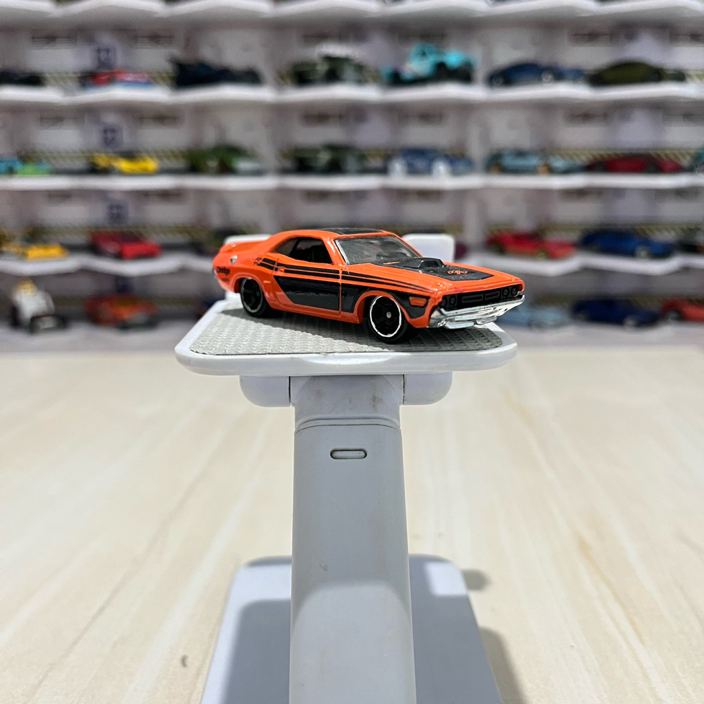 Hotwheels Dodge Challenger loose 99%