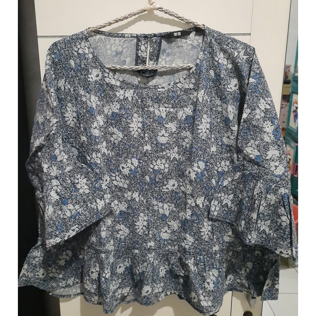 Preloved - Blouse batik wanita Anna Sui merk Uniqlo