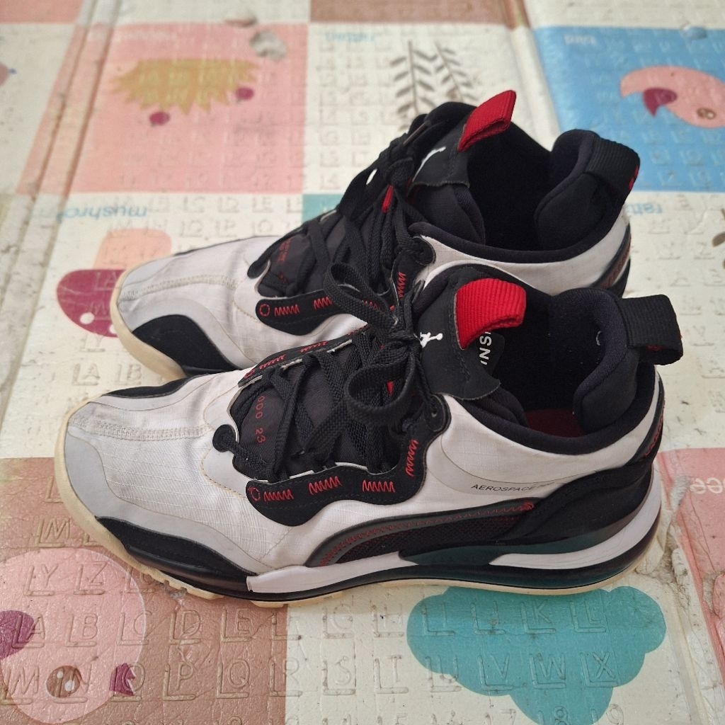 AiR JoRdAn AeRoSpaCe Size 44 / 28 cm