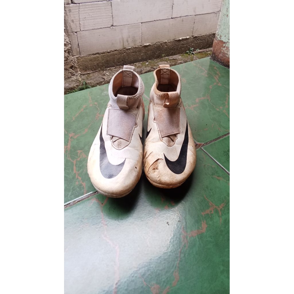 sepatu bola Nike air zoom