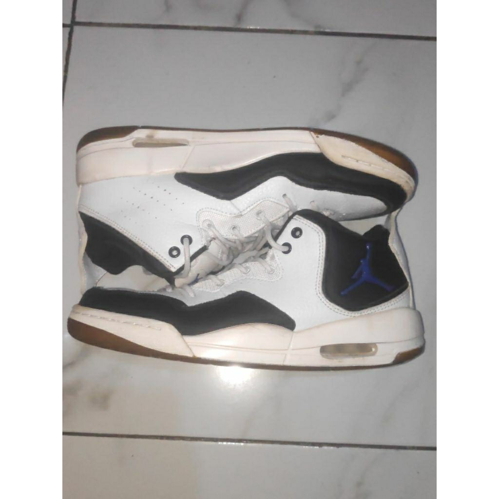 Sepatu Basket Air Jordan Courtside 23 Preloved