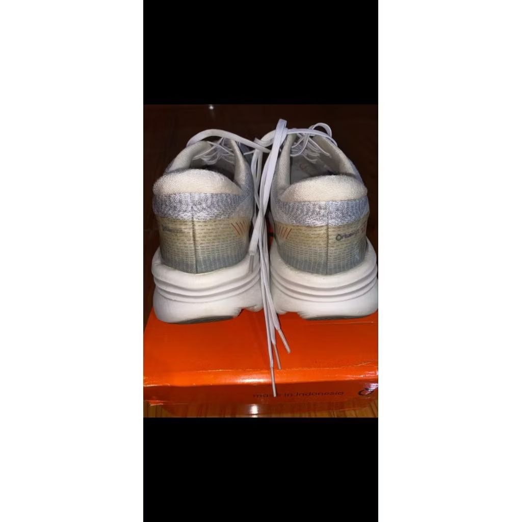 preloved Sepatu Running Ortuseight Hyperglide 3.1 - Nyaman, Ringan, dan Stylish