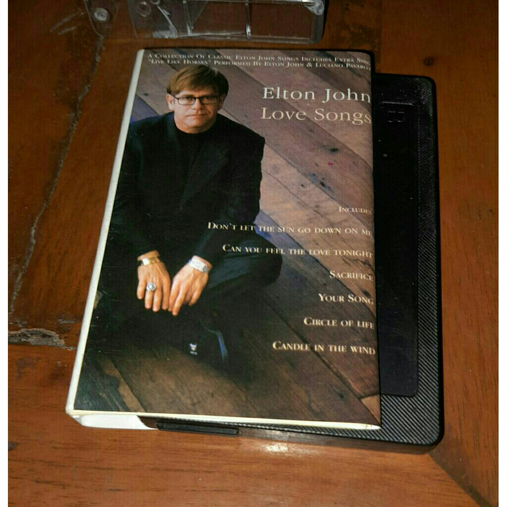 Kaset pita Elton John