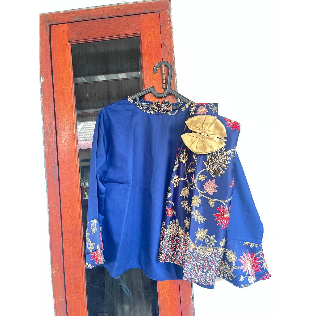 Setelan Baju Batik Anak SD Perempuan - Set Rok & Atasan Navy Free Pita & Ikat Pinggang