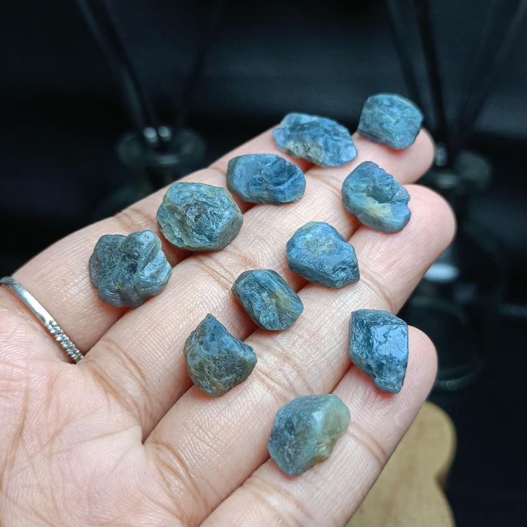 Natural Blue Sapphire rough (7)