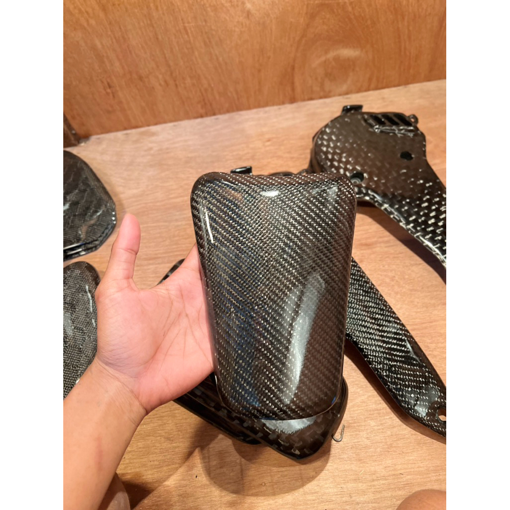 TUTUP TANGKI AEROX NEW CARBON KEVLAR