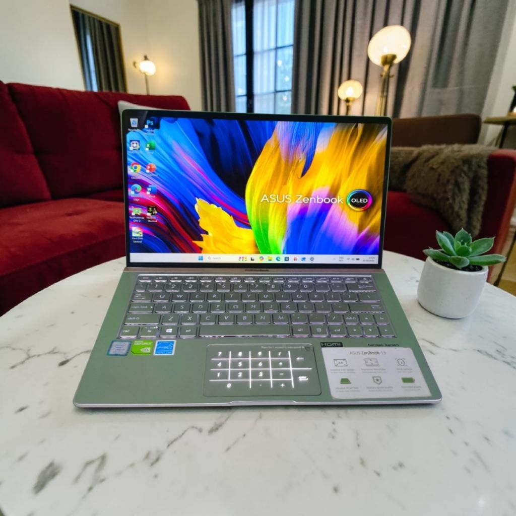 Laptop Asus ZENBOOK 13 Core i7 SSD 512Gb RAM 8Gb SLIM NVIDIA