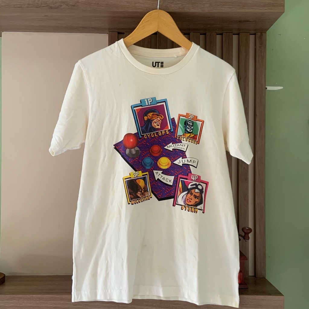 KAOS VINTAGE UNIQLO X MARVEL