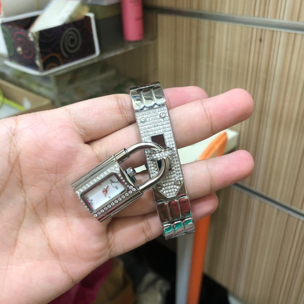 Jam tangan wanita luxury model gembok ukuran mini 16MM , Body silver dan rose gold with diamond