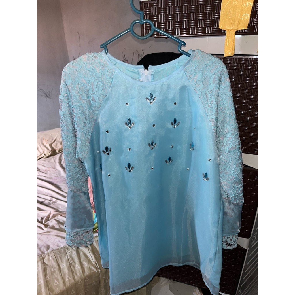 atasan edmore baby blue