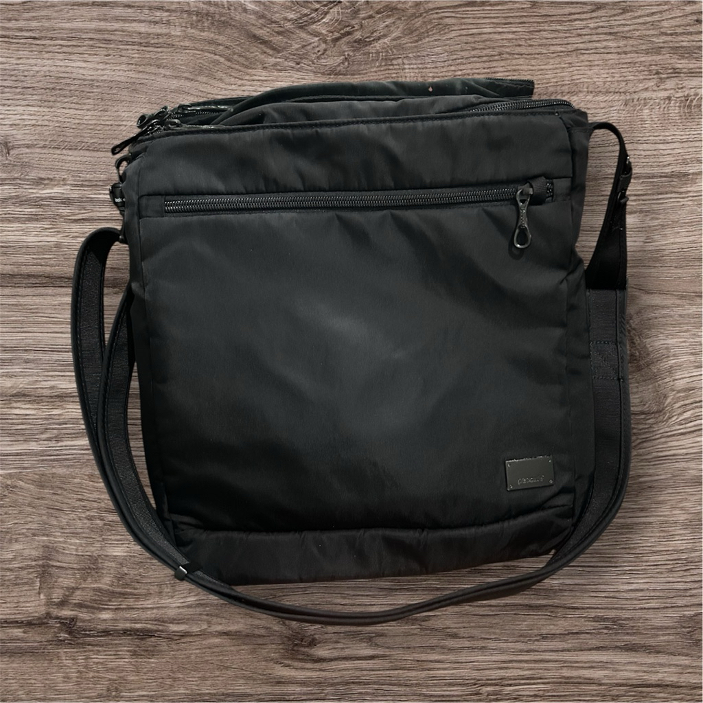 Tas selampang pacsafe