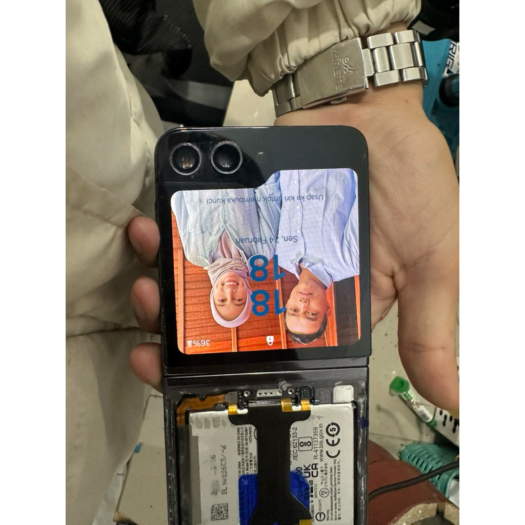 Lcd belakang samsung z flip 5